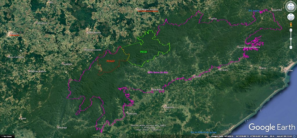 Limites da APA Serra do Mar e dos Parques Estaduais Carlos Botelho (PECB) e Nascentes do Paranapanema (PENAP). Mapa: Google Earth / Montagem: Herton Escobar/Estadão