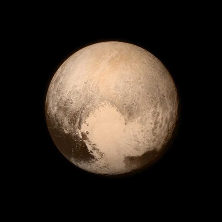 Plutão, o planeta-anão, fotografado pelo sonda New Horizons. Credits: NASA/APL/SwRI
