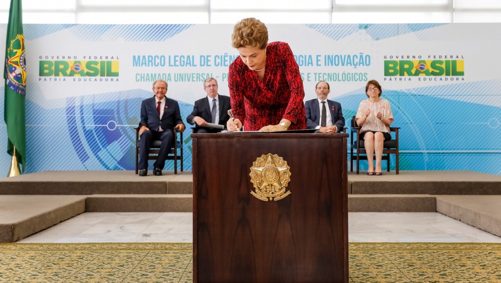 Presidente Dilma Rousseff na cerimônia de sanção do Marco Legal. Foto: Ichiro Guerra/PR